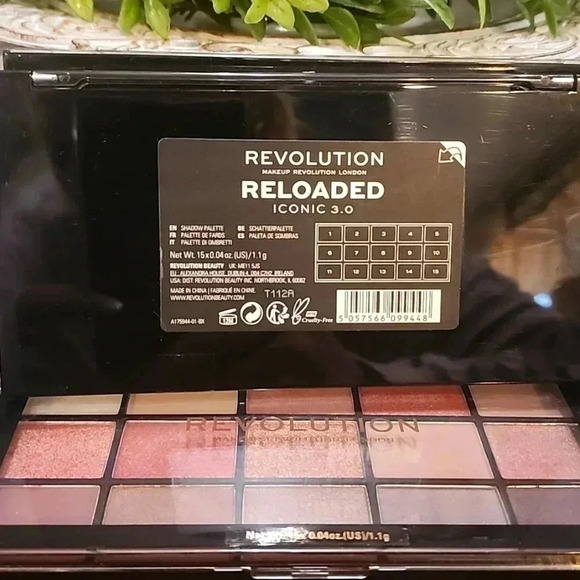 Revolution Iconic 3.0 Palette - Picture 2 of 2